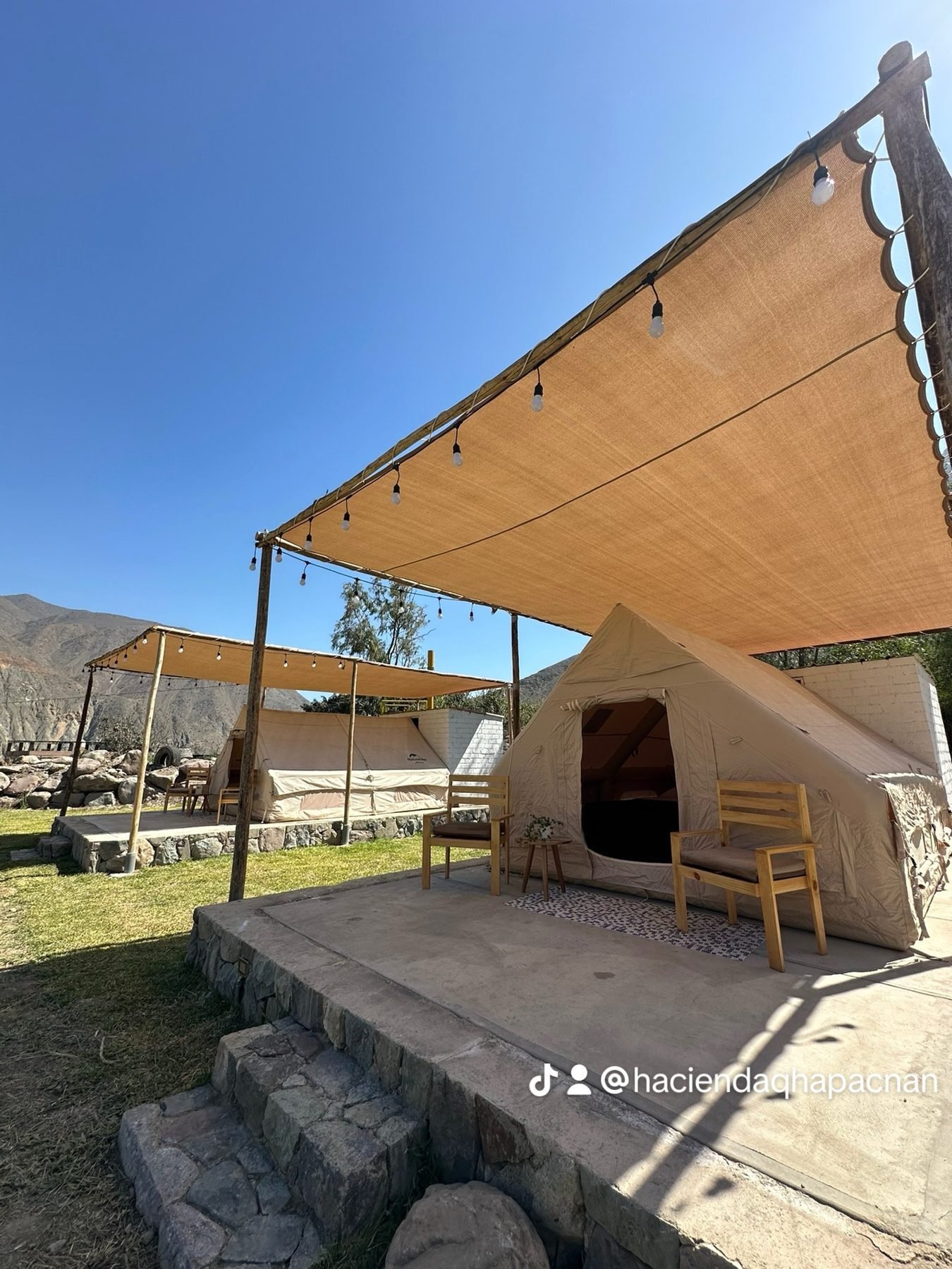 Carpa de glamping de lujo con vista a las montañas en Antioquía